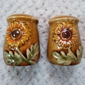 Vintage Ceramic Sunflower Salt and Pepper Shaker Set